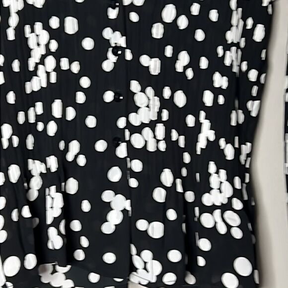 TanJay dot’s button down pleated blouse size 8 - Picture 5 of 11